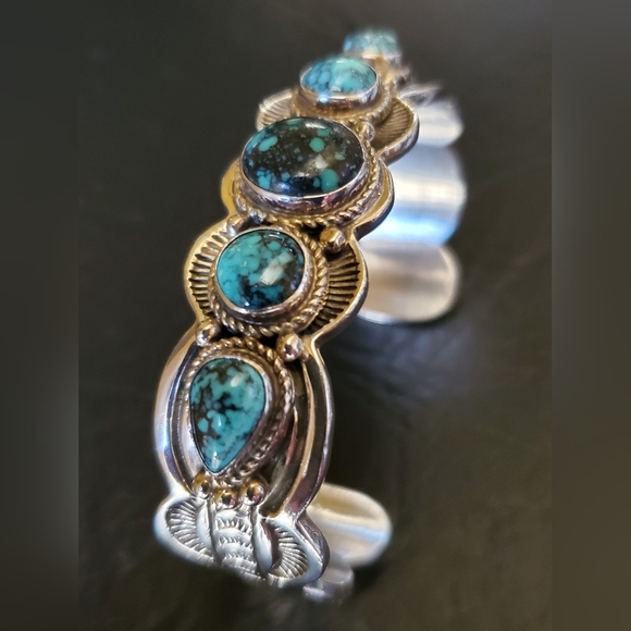 AUTHENTIC EUC NATIVE AMERICAN STERLING AND TURQUOISE CUFF BRACELET - Picture 8 of 15